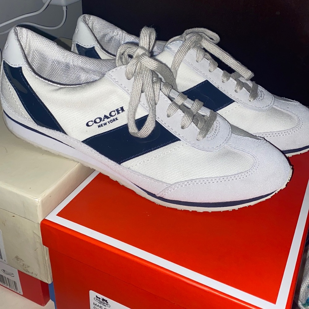 Coach sneaker size 8.5 white & navy blue